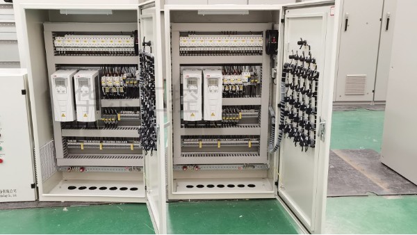選擇水泵控制柜廠家時(shí)需考慮的關(guān)鍵因素