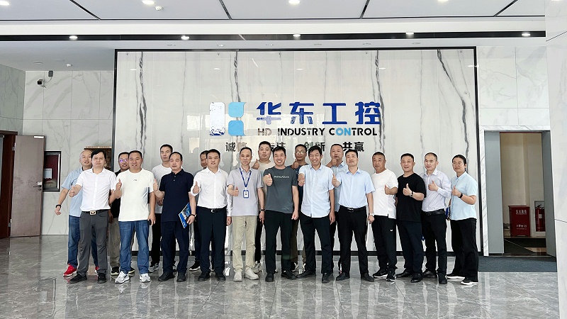 平頂山電工協(xié)會(huì)合影