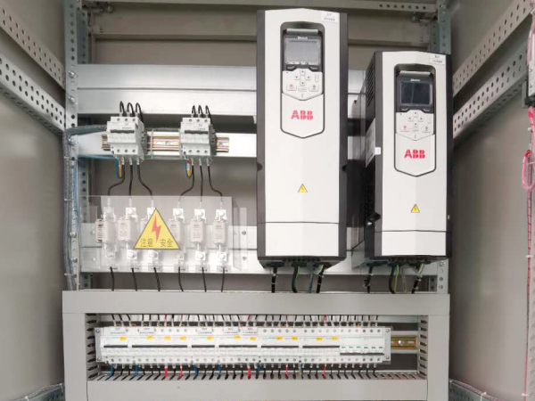 變頻柜細節(jié)